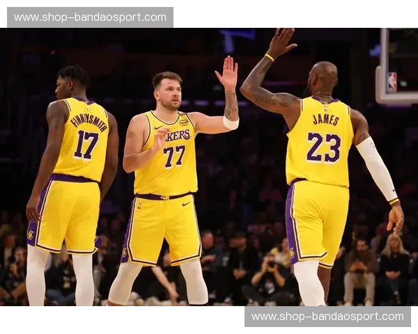 湖人vs掘金：宿命对决，紫金王朝能否逆袭？